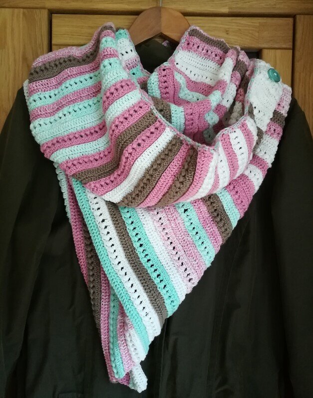 Häkelanleitung asymmetrischer Tuchschal LAVENDER