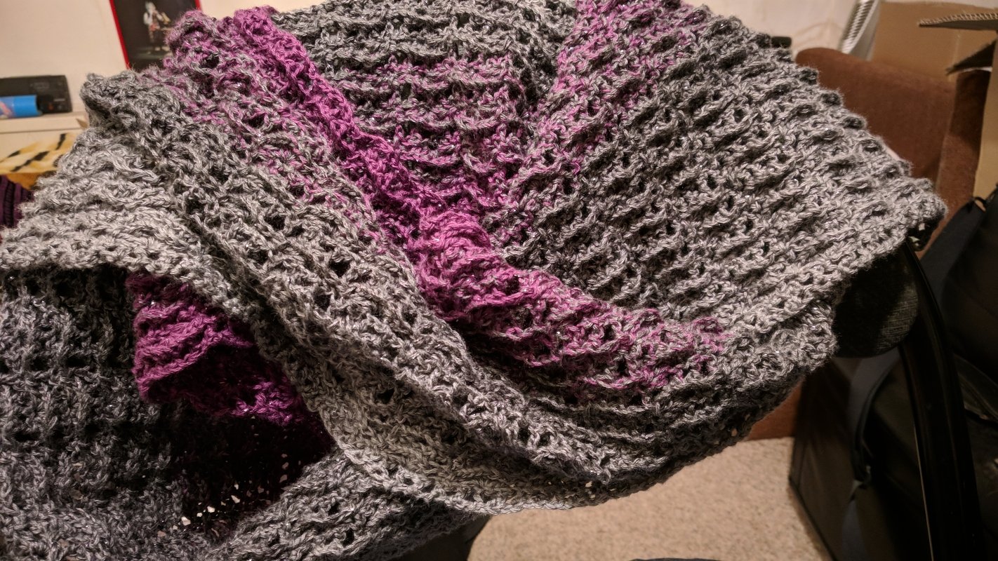 Schal "Relief-Blätter" mit 1 BOBBEL-COTTON häkeln mit Veronika Hug