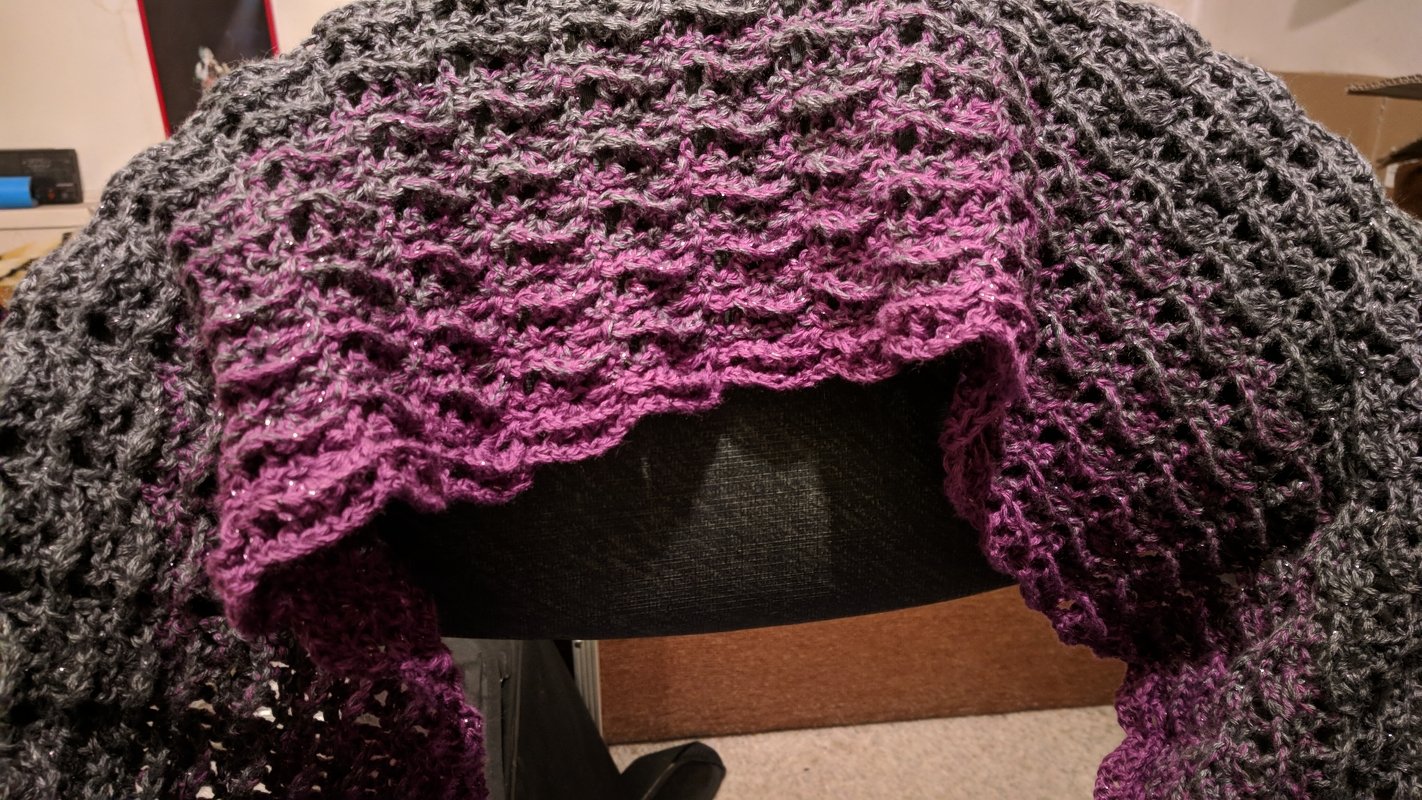 Schal "Relief-Blätter" mit 1 BOBBEL-COTTON häkeln mit Veronika Hug