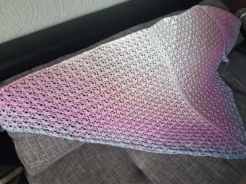 Lacegarn 50% Acryl 50% Baumwolle 1000m 4fädig
Wollweiß Flieder Amethyst Stahl
Sehr schönes Muster - hat Spaß gemacht :)