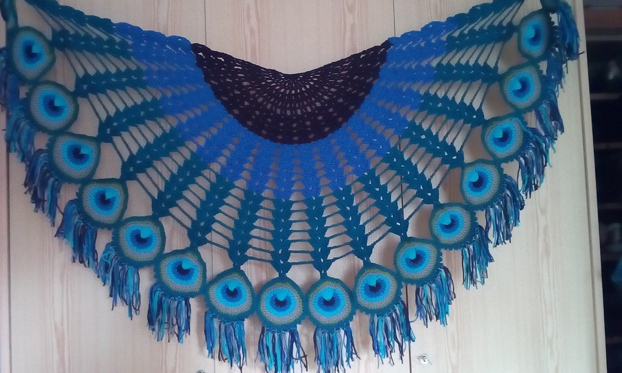 Peacock Feather Scarf - Crochet Pattern