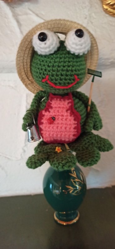 Häkelanleitung Blumenstecker Fröschlein