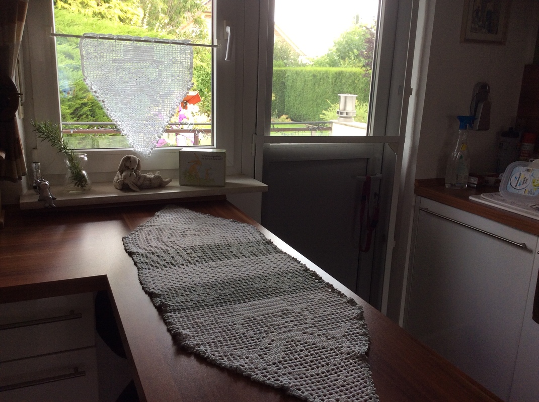 Häkeln / Tischläufer / Gardine / Winter