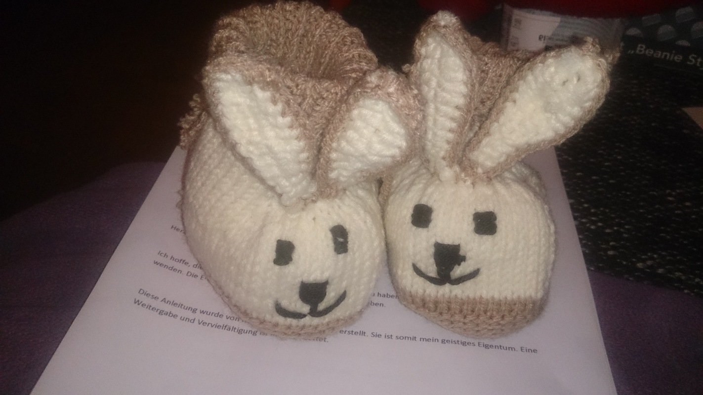 Strickanleitung in 2 Größen Hasenschühchen