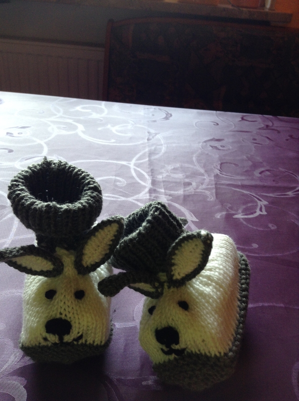 Strickanleitung in 2 Größen Hasenschühchen