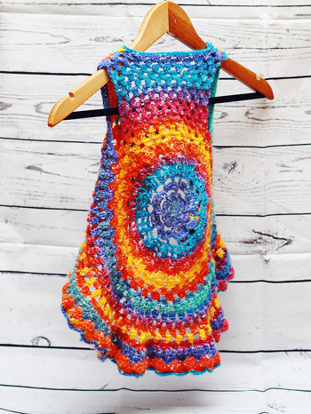 Die Anleitung war gut. Bei den Armen war leider die blöde Wolle alle, deshalb ist es die tolle Weste geworden.