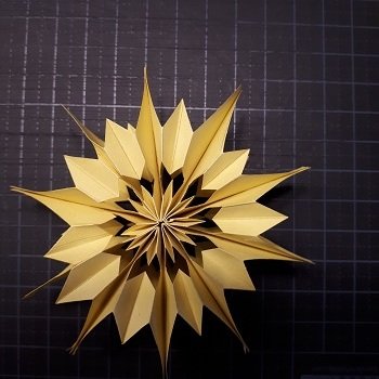 Origami-Weihnachtsstern (AL i-net) besteht aus mehreren Modulen