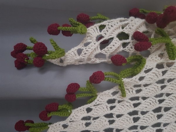 wunderschönes Venusmuscheltuch mit Herzkirschen