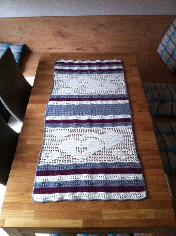 Häkeln / Tischläufer / Hearts