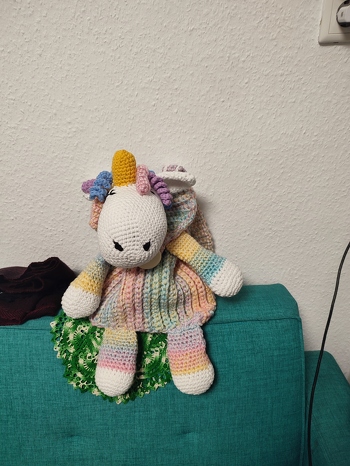 Hat funktioniert auch mit anderem Garn. Ich bin Recht zufrieden mit meinem Ergebnis. Anleitung war gut zu lesen. Ein paar Hinweise in Schrift wo genau die Teile angenäht werden wären noch perfekt gewesen.