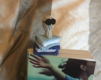 Tolle Anleitung. Mein erster Bücherwurm ist fertig und es wird bestimmt nicht der letzte sein :) Auch prima zur Restverwertung ;)