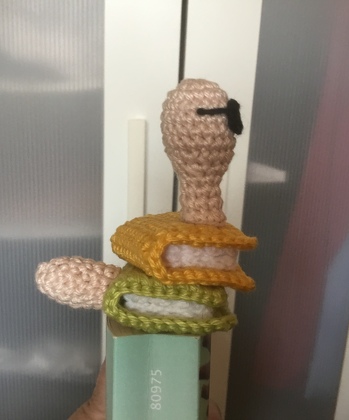 Wieder ein Bücherwurm fertig :) er wohnt jetzt in den Büchern meiner Schwägerin ;)