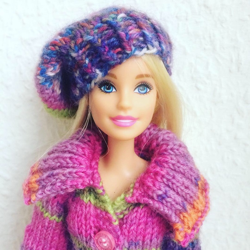 Strickanleitung: Strickjacke und Mütze für kleine Anziehpuppen