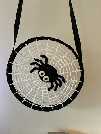 Tolle Idee, aber da ich keine Kindertasche brauchte, habe ich das etwas abgewandelt und einen mittleren Shopper daraus gemacht.