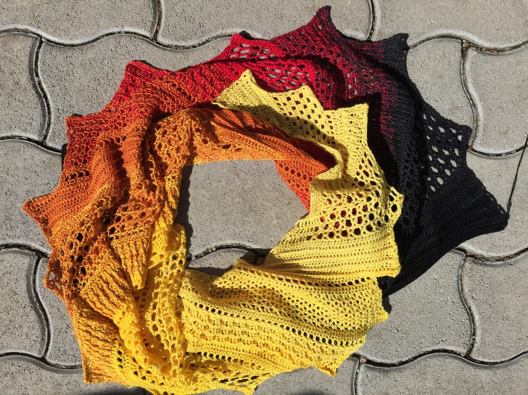 Crochet pattern Feeniks shawl
