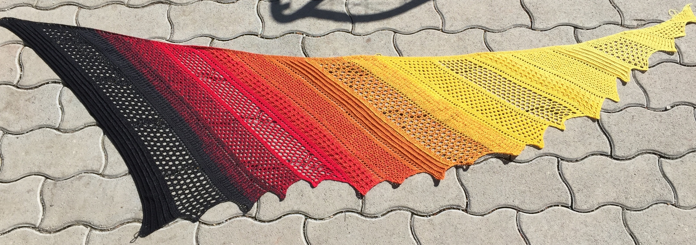 Crochet pattern Feeniks shawl