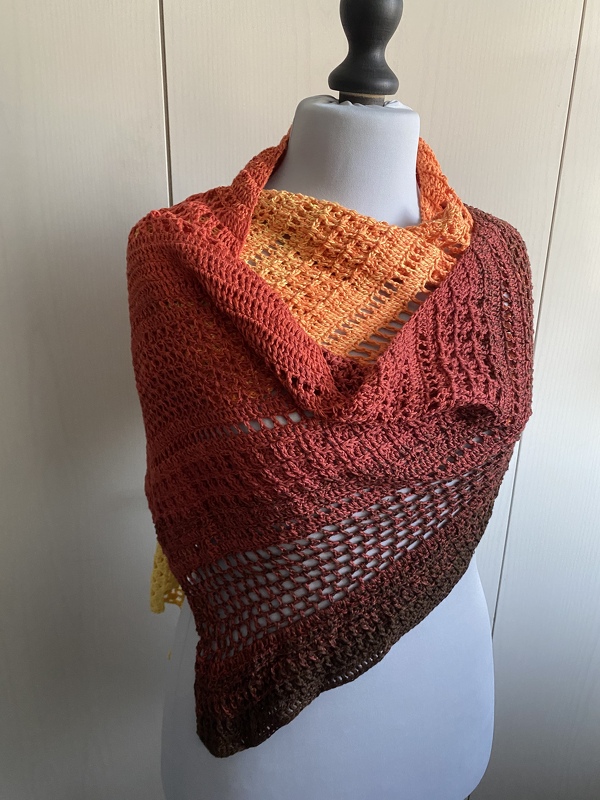 Crochet pattern Feeniks shawl