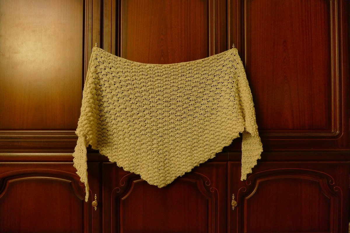 Strickanleitung Dreieckstuch Gnomilaya Reliefmuster