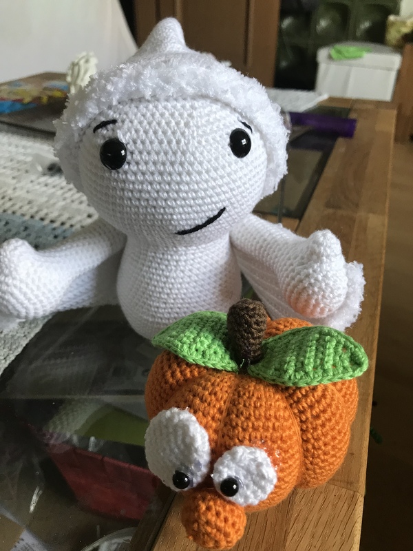Gespenst und Kürbis Häkelanleitung Amigurumi