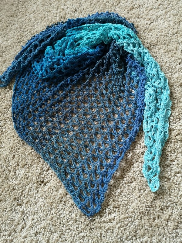 Häkelanleitung Dreieckstuch &quot;Sanfte Brise&quot; mit 1 Bobbel gehäkelt