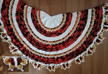 Ich bin schockverliebt in mein Schmetterlingstuch nach deiner Anleitung, liebe Petra Perle. Ich hab es mit der Bravo von Schachenmayr gehäkelt, wunderbar groß und superkuschelig! Vielen Dank für die zauberhafte Anregung!
Luebe Grüße, Petra Magnussen