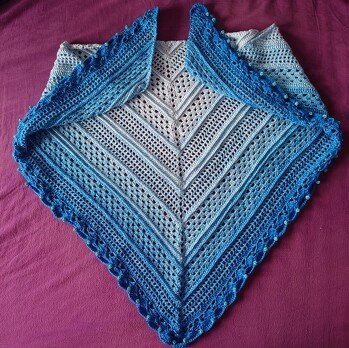 Habe noch zusätzlich am Rand Perlen angehäkelt