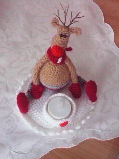 Mein Teelichthalter ist fertig, er hat sich sehr gut häkeln lassen. War ja auch eine prima Anleitung.