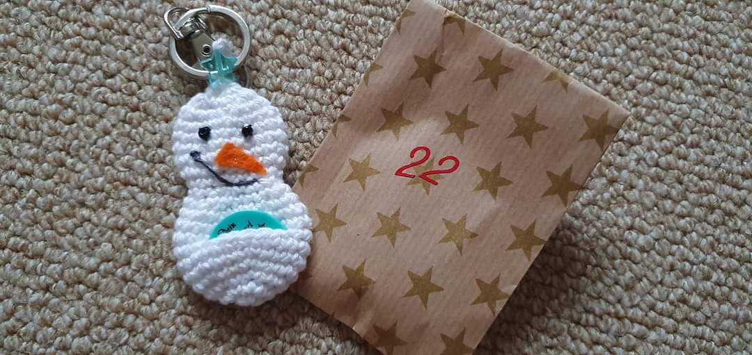 Häkelanleitung - Einkaufschip/Geschenkeanhänger Schneemann