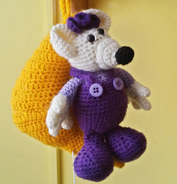 Tolle Anleitungen für Mia und Mio. Auch die Spieluhr hat gut rein gepasst. Ich habe noch eine Aufhängung dazu gehäkelt.