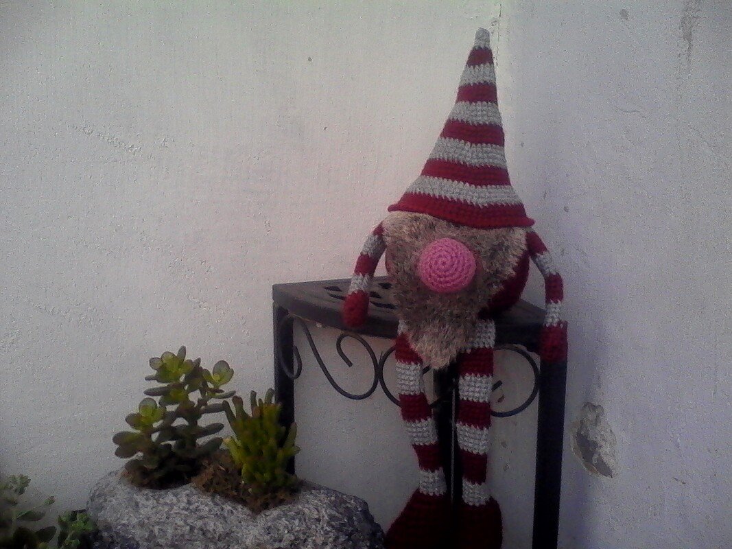 gro&szlig;er sitzender Wichtel 40 cm Weihnachtsdeko H&auml;kelanleitung