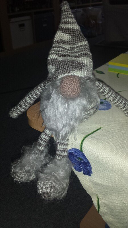 gro&szlig;er sitzender Wichtel 40 cm Weihnachtsdeko H&auml;kelanleitung