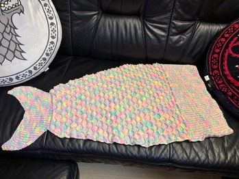 Nachdem ich die Strickschrift für die Flosse hatte, ging das Stricken super von der Hand. Das Muster ist leicht zu Stricken und eignet sich bestimmt auch gut für Pullover o.ä.