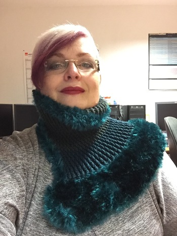 Den Kragen habe ich für mich mit ein paar mehr Maschen gehäkelt.
Eine tolle Anleitung.