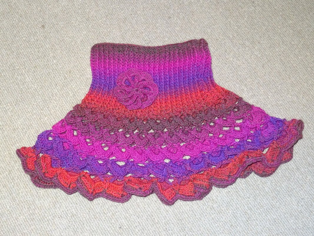 Kragen mit  Reliefstäbchen-Muschelmuster