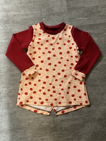 Hier die Layla in Gr. 110 ging super schnell und einfach zum nähen. ich hoffe, meiner Tochter gefällts.