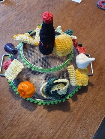 großer Spaß für meine Nichte zum Fasching gehäkelt!