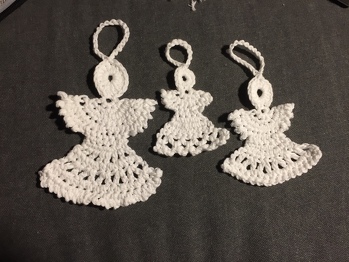 Die Engel sind sehr schnell und leicht gehäkelt und machen sich mega toll an den Geschenkpaketen. Anleitung war super easy