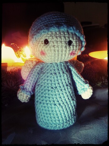 Eine super tolle Anleitung!
Dieser Engel war mein erstes Amigurimi überhaupt. Die Anleitung ist sehr verständlich, alles genau erklärt und bebildert. Ich kann nur sagen top :-) Danke NiksNadelwelt