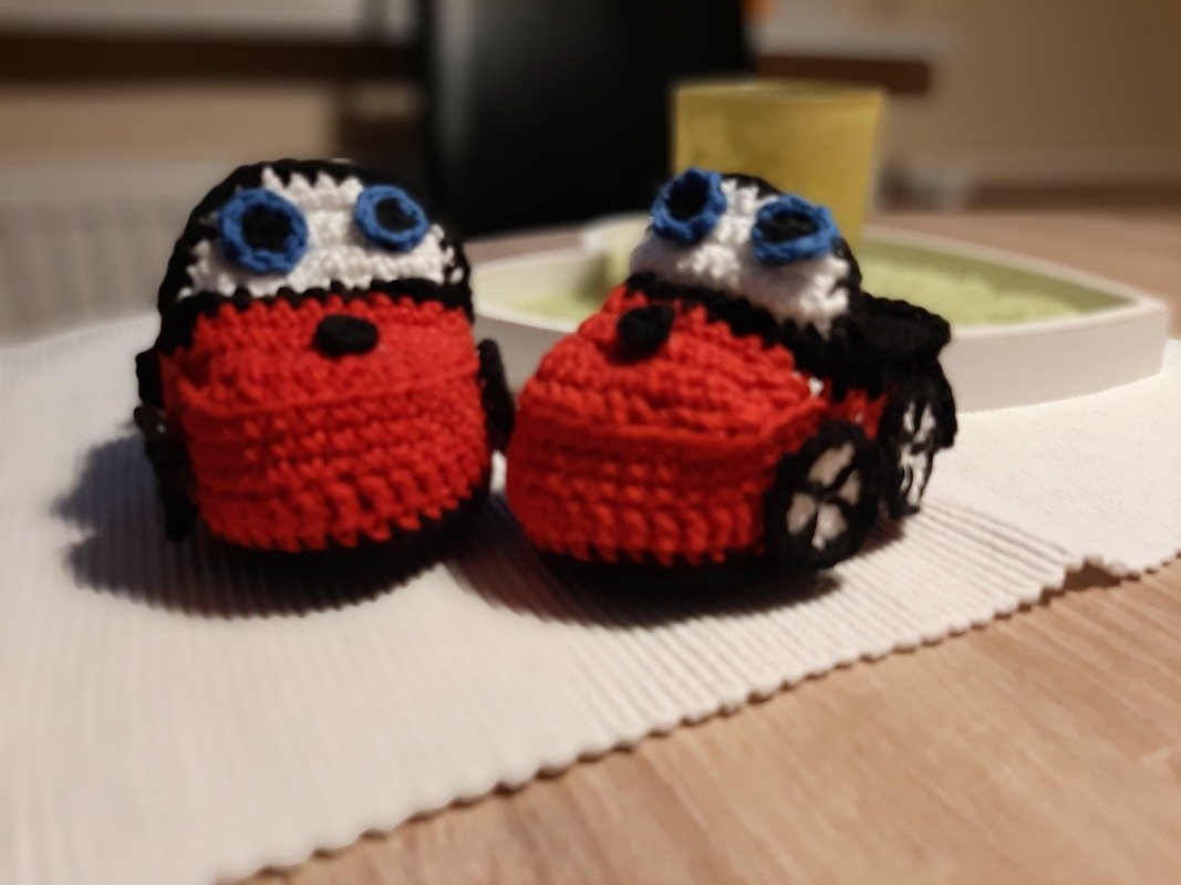 Baby-Schuhe Auto - roter Rennwagen