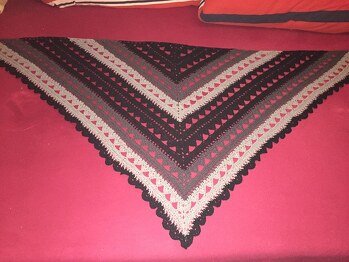 Sehr gut verständliche Anleitung! Gehäkelt in den Farben schwarz, anthrazit und mausgrau (sieht auf dem Bild leider alles viel heller aus)