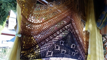 ich würde es nicht für Anfänger empfehlen, 1000 Meter verarbeitet, 4fädig, 4er Nadel