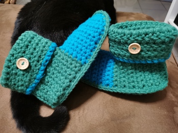 Neue Hausschuhe für meinen Großen. Er liebt sie. 💕