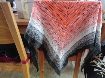 Diesmal mit einer Wunschwicklung der Garnmanufaktur 1125m dreifädig. 197x67cm mit Nadel 3.5