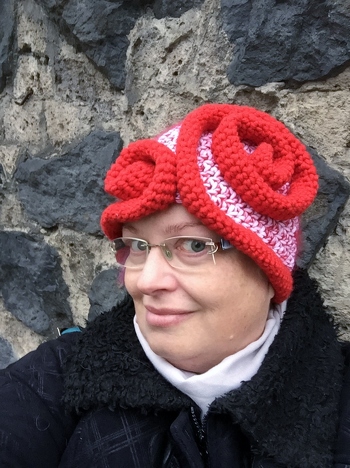 Eine tolle Anleitung.
Allerdings war meine Wollwurst auf einmal zu lang.
Jetzt hat der Hut 2 Kringel.