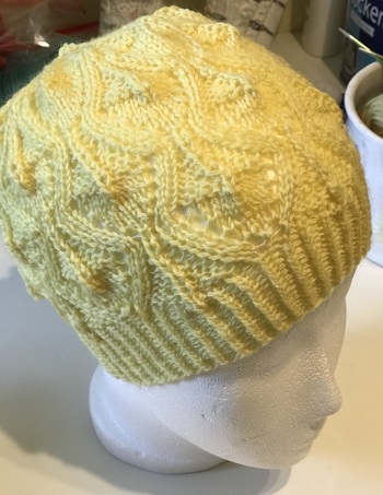 Wolle Australian (100 % Schurwolle/100 g ca. 370 m) und Idea (10 % Kaschmir, 10 % Seide, 80 % Wolle) in Vanille