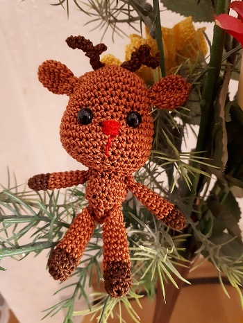 hier ist mein kleiner Taschenbaumler. Hat Spaß gemacht ihn zu häkeln. AL ist super in Text und Bildern. Dankeschön noch mal.