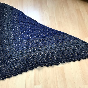 ein ganz tolles Tuch, welches sich super häkeln lässt und ein ganz besonders schönes Muster hat!