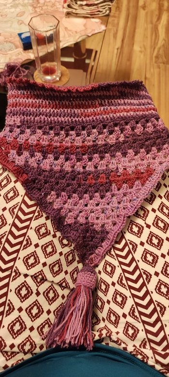 Hallo, prima an einem Nachmittag zu häkeln. Etwas kleiner für meine Enkelin.Ging Ruck Zuck mit Sockenwolle. Ist bunt, sieht super aus.
Susanne , Danke