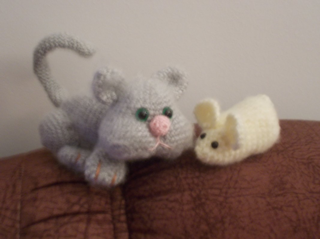 Katze mit Maus lauernde Variante Glücksbringer Valentinstag Schmusekatze