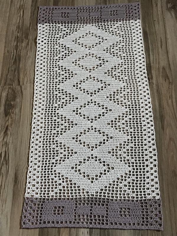 Häkeln / Tischläufer "Modern Art"